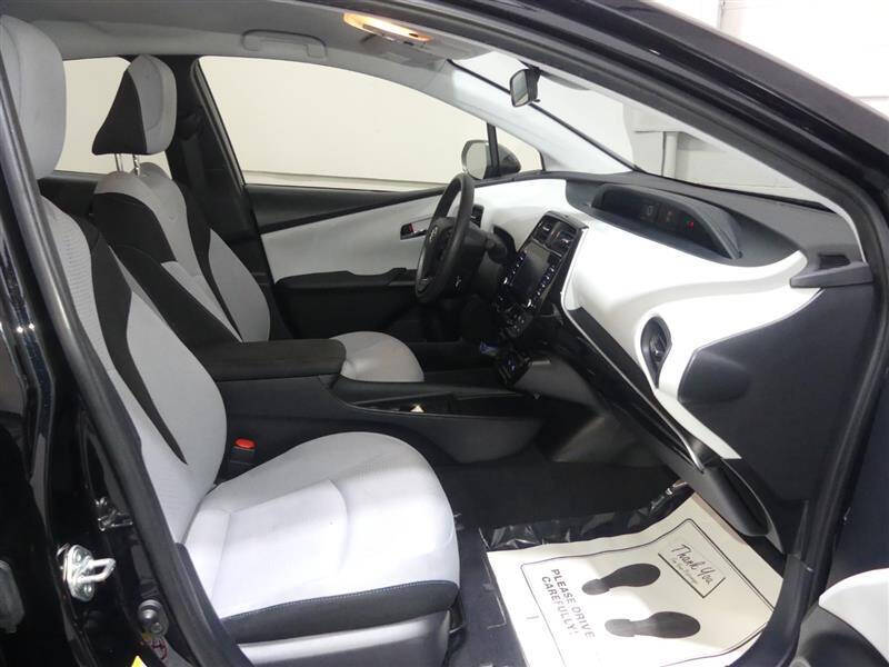 2022 Toyota Prius LE