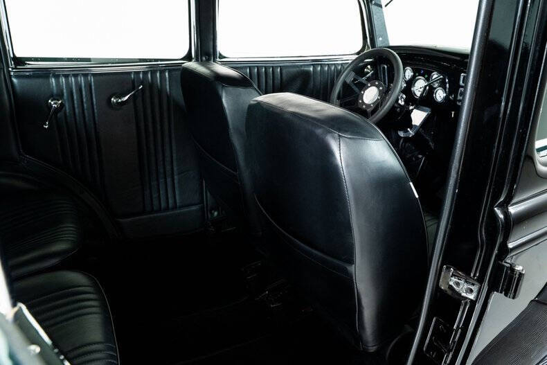 1933 Ford Super Deluxe