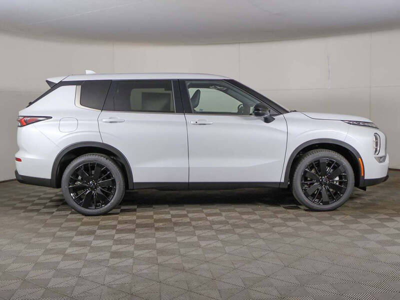 2026 Mitsubishi Outlander LE