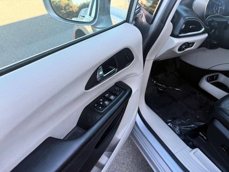 2020 Chrysler Pacifica Touring L