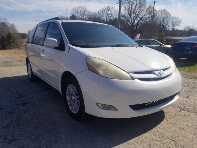 2008 Toyota Sienna XLE - Image 1