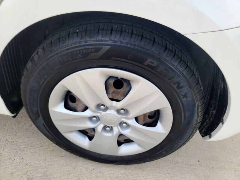 2017 Kia Forte5 LX