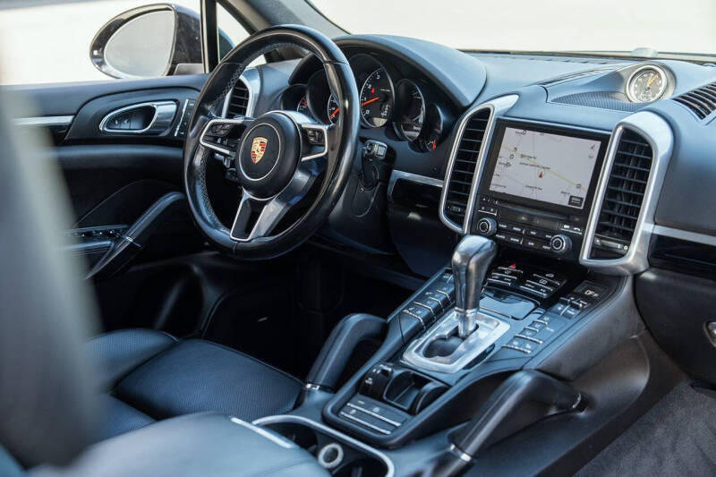 2017 Porsche Cayenne Platinum Edition