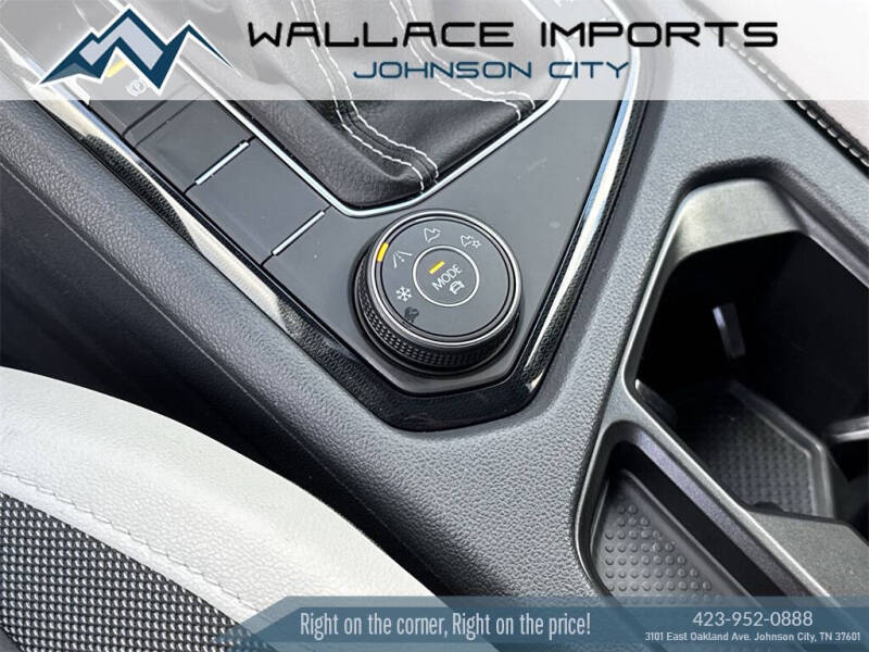 2025 Volkswagen Taos SE 4Motion