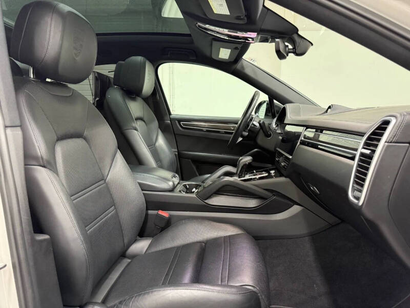 2020 Porsche Cayenne S Coupe