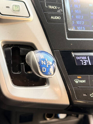 2014 Toyota Prius v Five