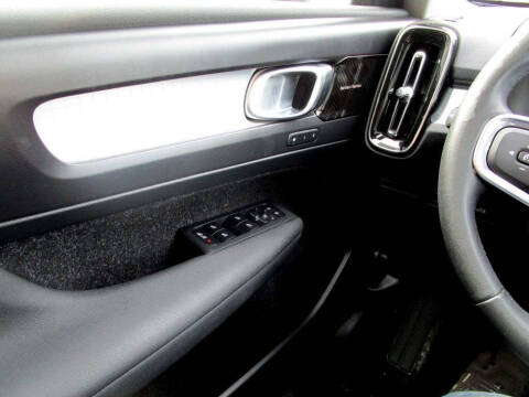 2020 Volvo XC40 T5 Momentum