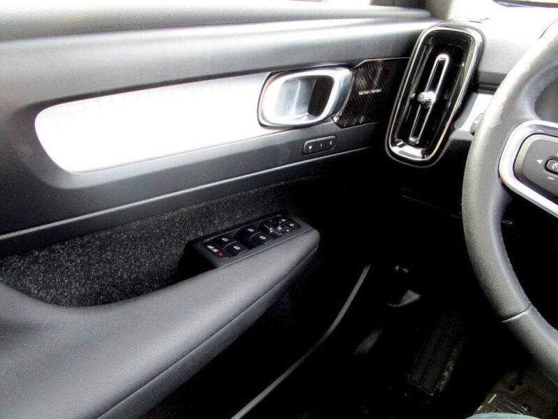 2020 Volvo XC40 T5 Momentum