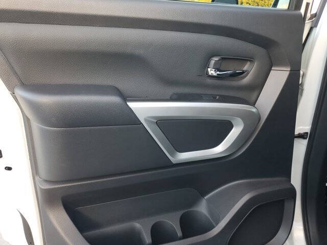 2024 Nissan Titan SV