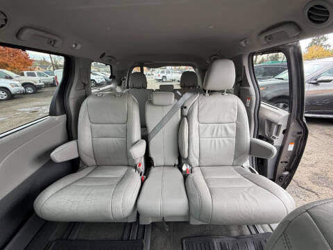 2016 Toyota Sienna XLE 8-Passenger