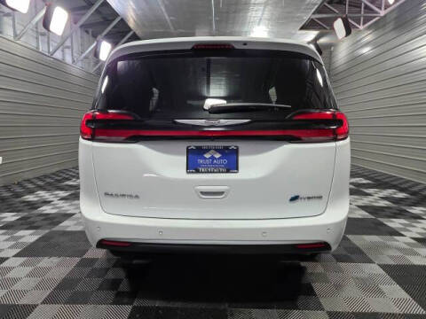 2025 Chrysler Pacifica Plug-In Hybrid Pinnacle