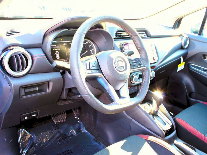 2025 Nissan Versa SR