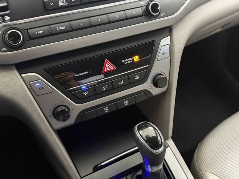 2017 Hyundai Elantra SE