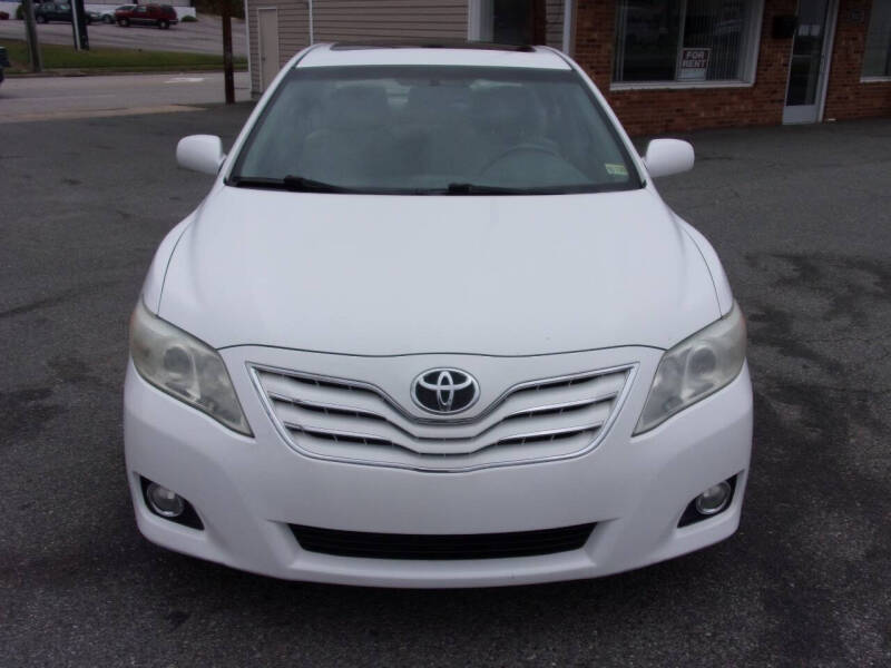 2010 Toyota Camry XLE photo 9