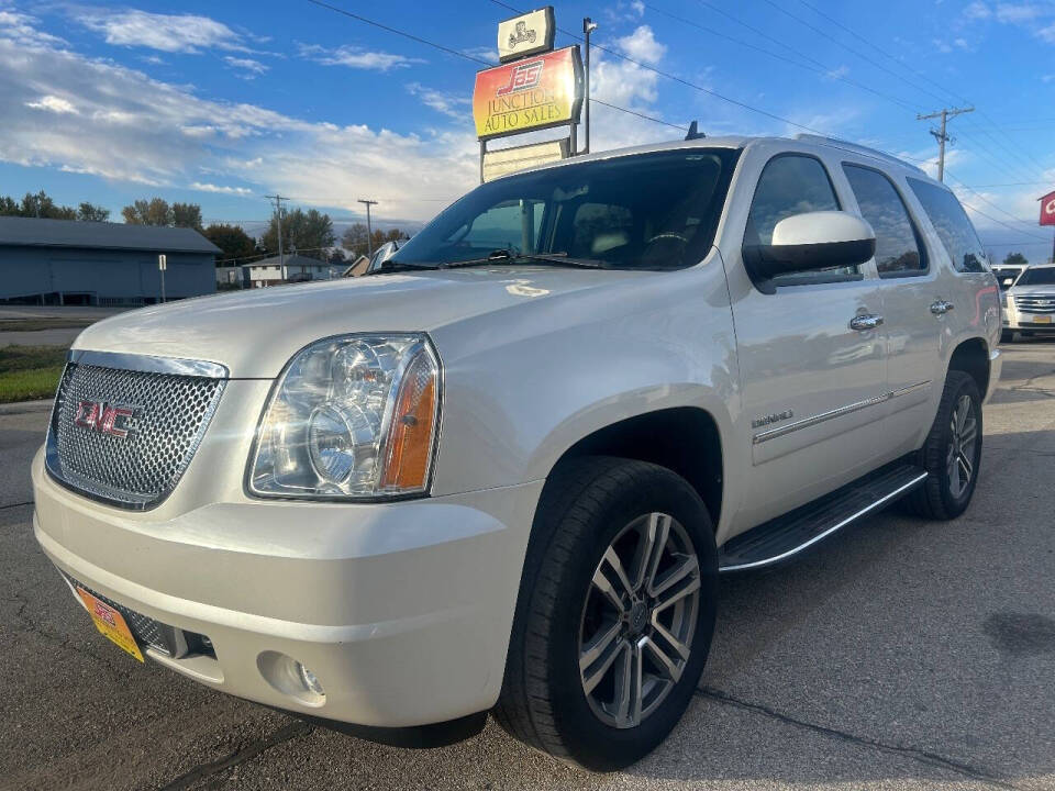2011 GMC Yukon Denali's photo