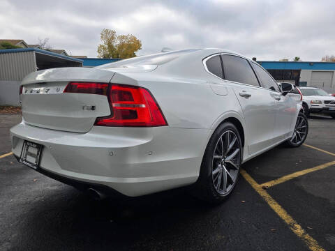 2018 Volvo S90 T5 Momentum