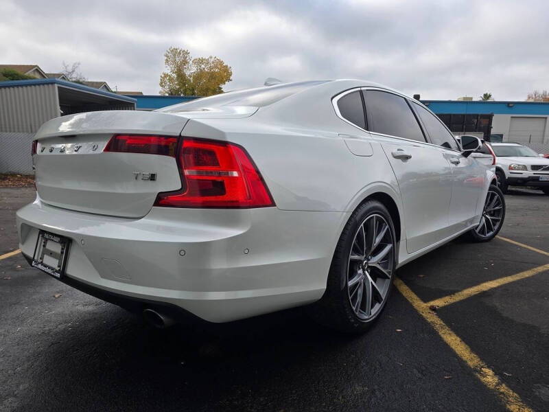 2018 Volvo S90 T5 Momentum
