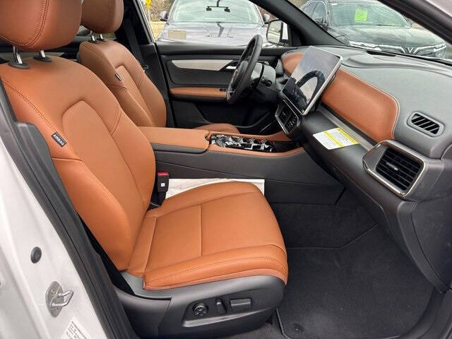 2025 VinFast VF8 Plus