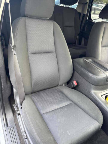 2013 Chevrolet Suburban LS