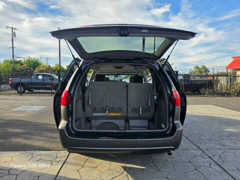 2004 Toyota Sienna LE 7 Passenger