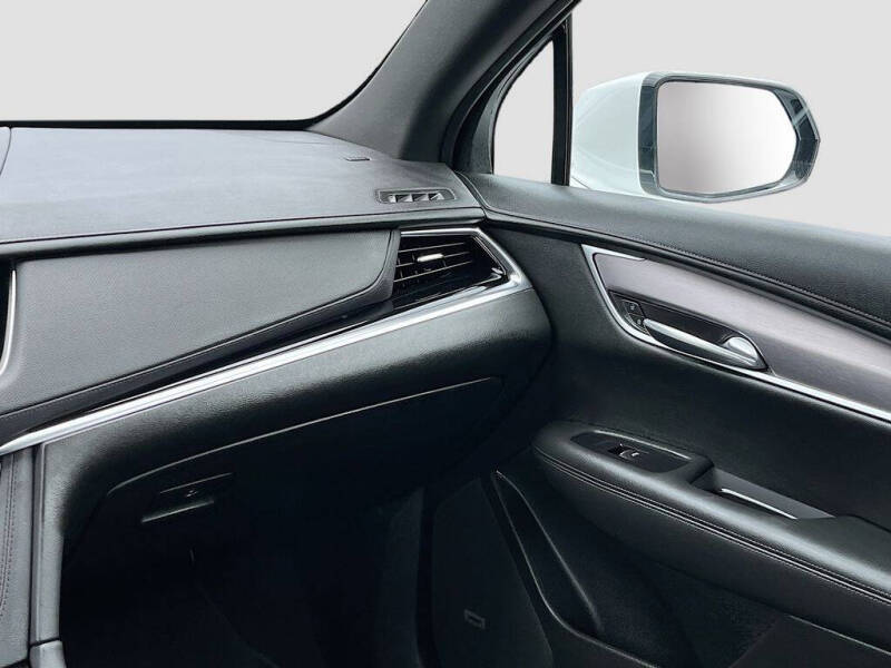 2025 Cadillac XT6 Luxury