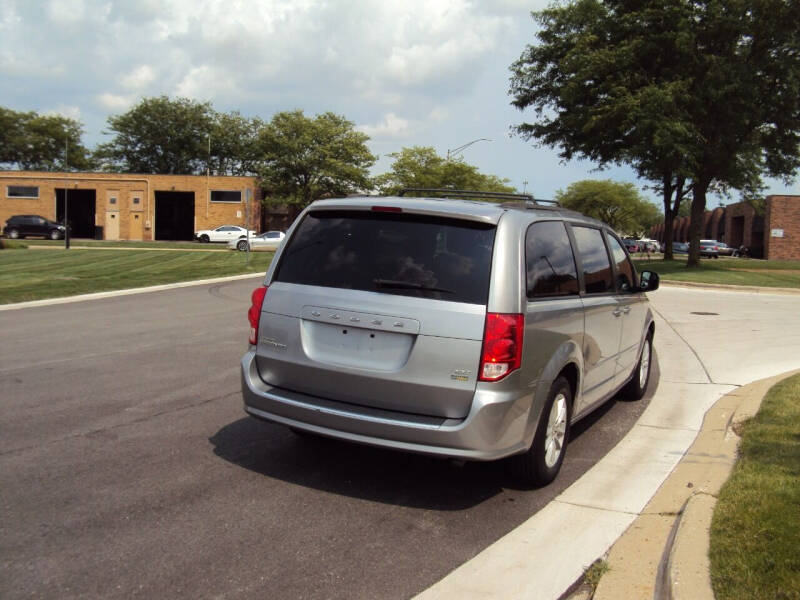 2015 Dodge Grand Caravan null photo 12