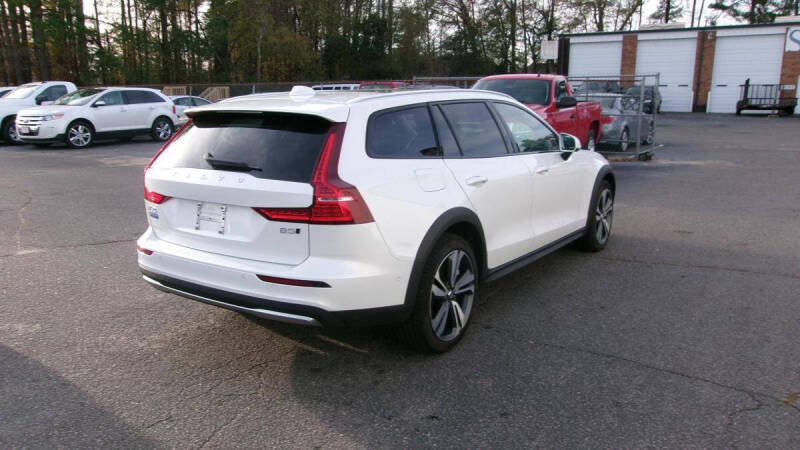 2025 Volvo V60 Cross Country B5 Plus