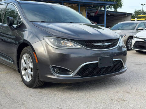 2017 Chrysler Pacifica Touring-L Plus