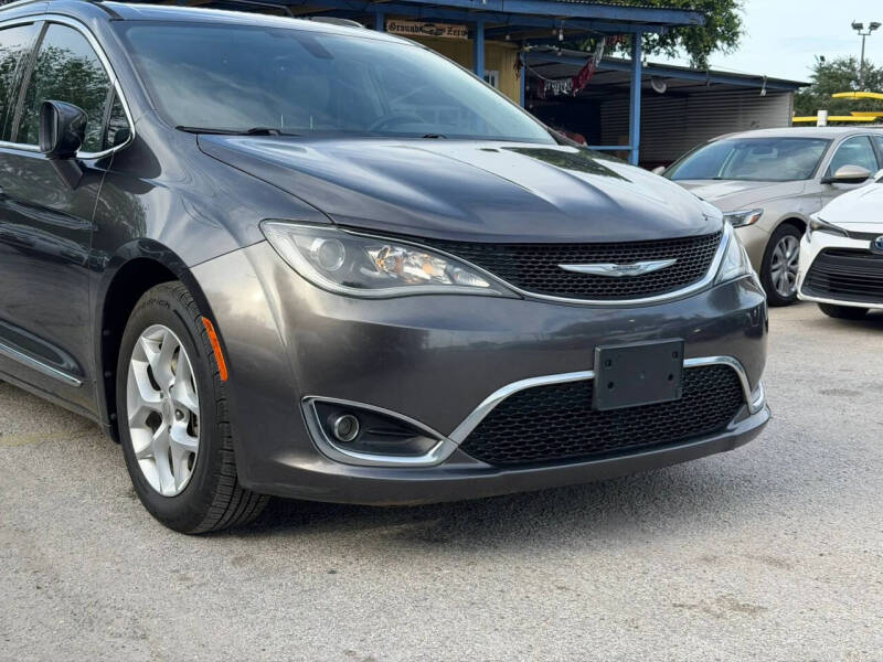 2017 Chrysler Pacifica Touring-L Plus