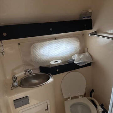 2005 Rinker 270 Express Cruiser