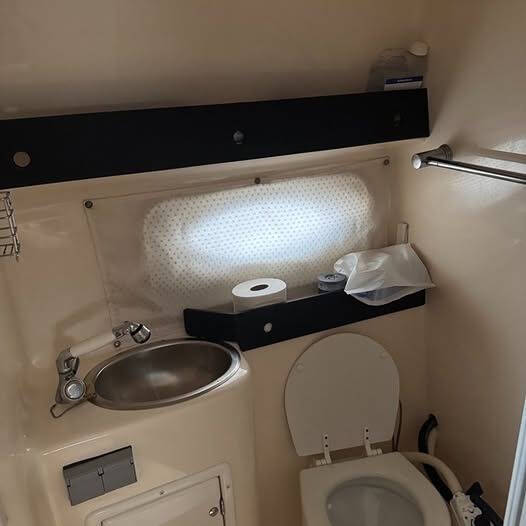 2005 Rinker 270 Express Cruiser