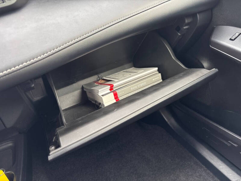 2018 Toyota RAV4 Hybrid LE