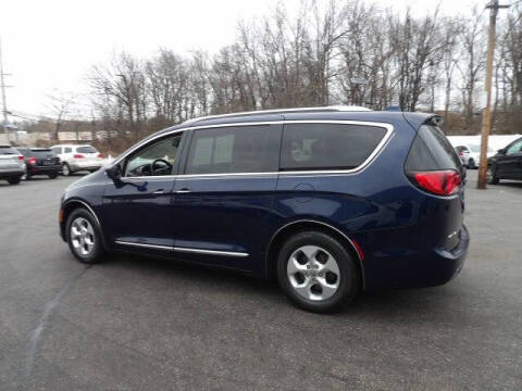2017 Chrysler Pacifica Touring-L Plus