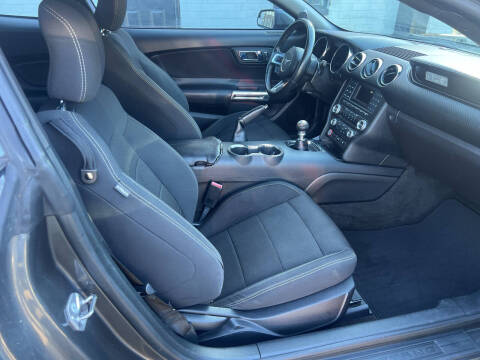 2017 Ford Mustang V6