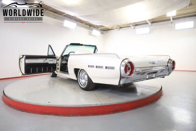 1962 Ford Thunderbird