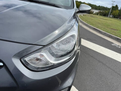 2012 Hyundai Accent SE