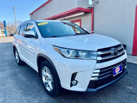 2018 Toyota Highlander for sale at Richardson Sales, Service & Powersports in Highland IN