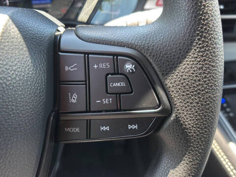 2026 Toyota Sienna LE 8-Passenger