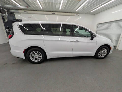 2024 Chrysler Pacifica Touring
