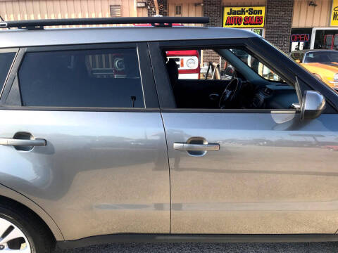 2016 Kia Soul +