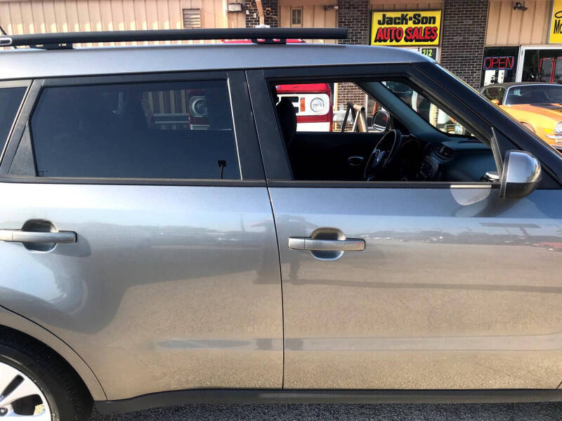2016 Kia Soul +