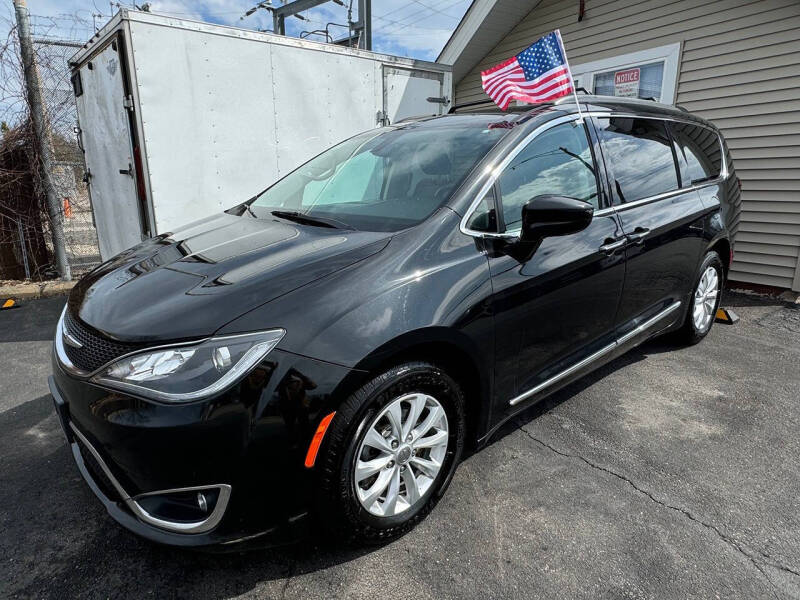 2017 Chrysler Pacifica Touring-L