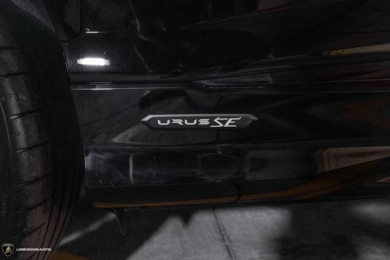 2025 Lamborghini Urus SE