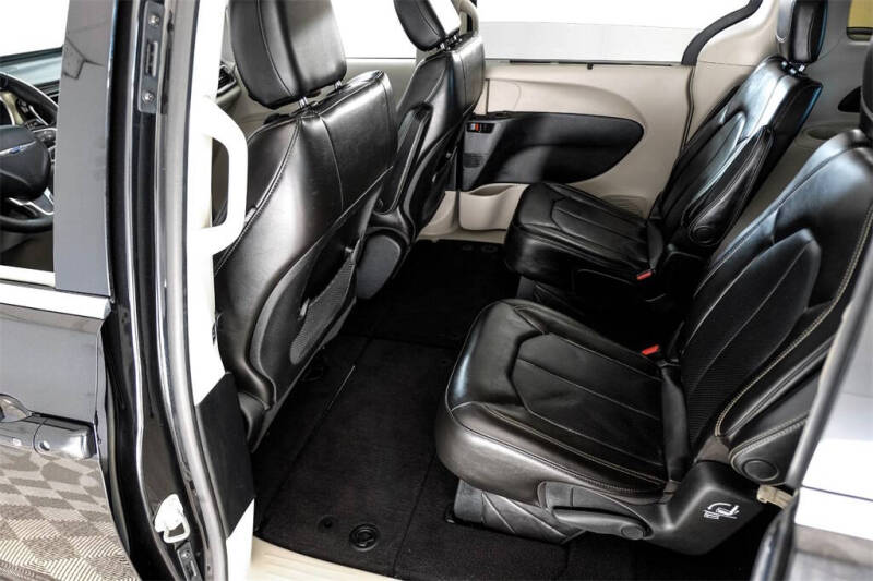 2020 Chrysler Voyager LXi