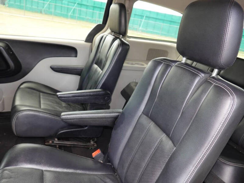 2014 Chrysler Town and Country Touring