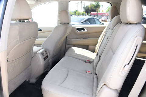 2017 Nissan Pathfinder SV