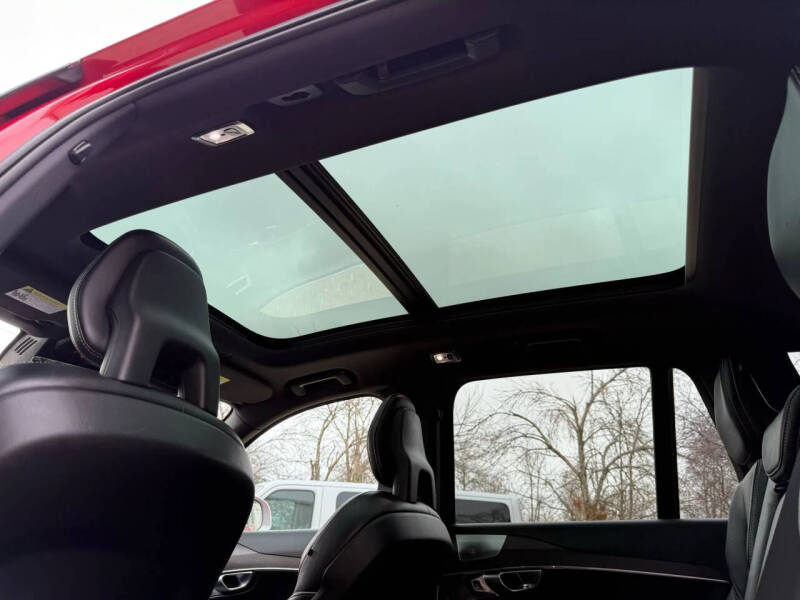 2017 Volvo XC90 T6 R-Design