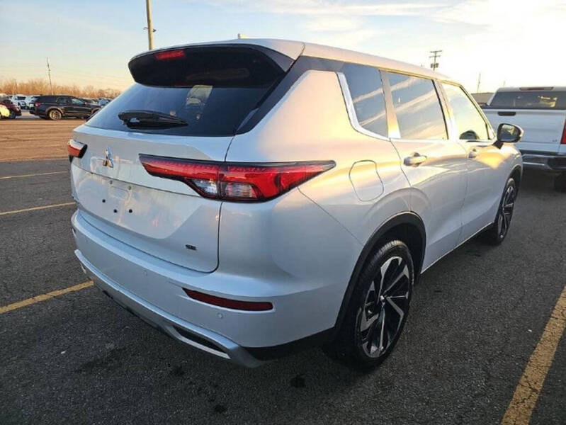 2024 Mitsubishi Outlander SE