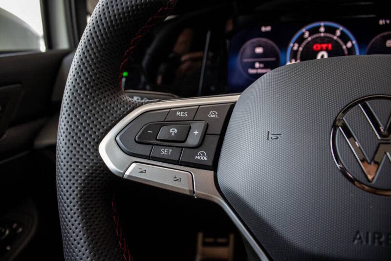 2025 Volkswagen Golf GTI SE