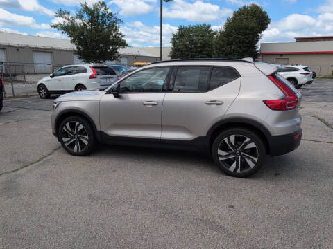 2023 Volvo XC40 B5 Plus Dark Theme